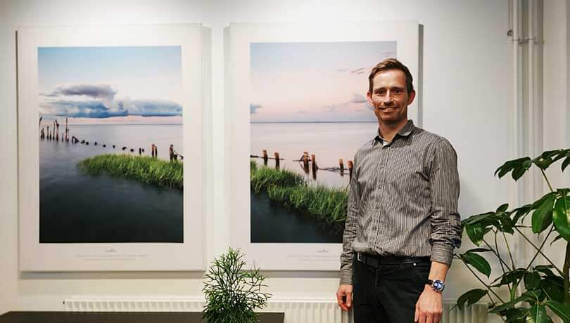 Grønne planter og naturbilleder skaber tryghed i venteværelset hos lægen