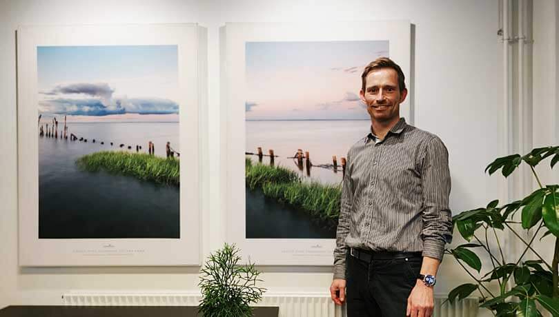 Grønne planter og naturbilleder skaber tryghed i venteværelset på Klosterbakken